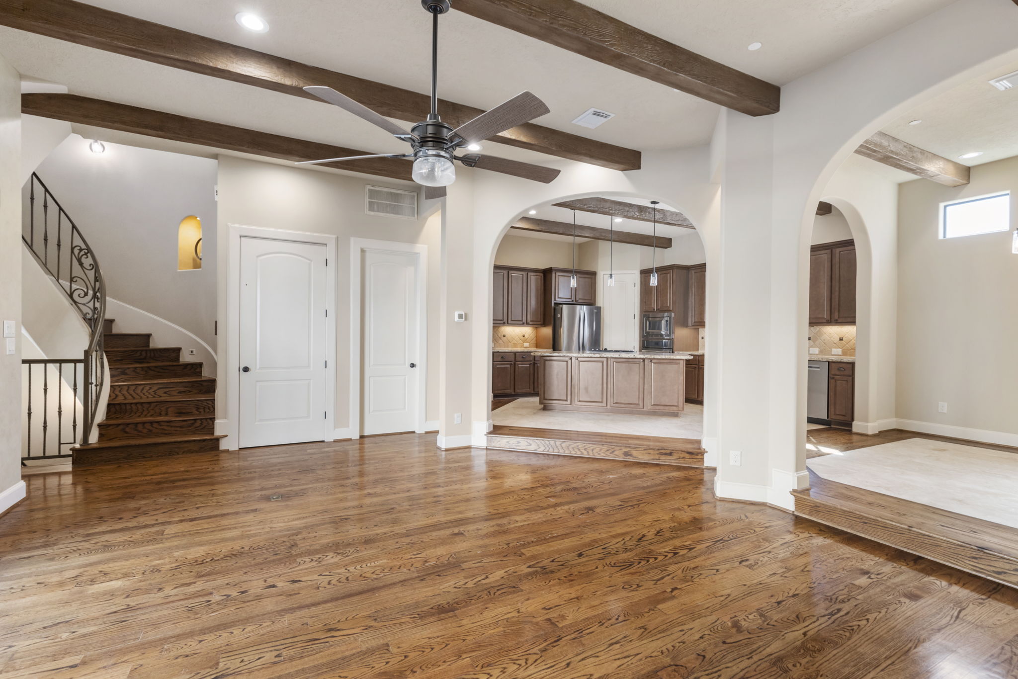 5407 Feagan Street Houston, TX 77007 - Photo 10 of 43 wooden floor in an empty room with a mirror