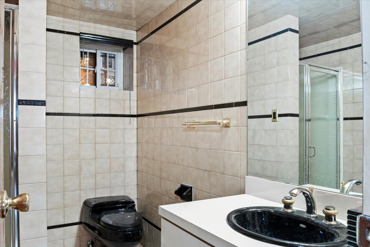 36 Shore Rd Lane Brooklyn, NY 11209 - Photo 26 of 34