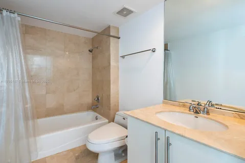 $4,500,000 | 1000 South Pointe Drive, Unit 1903, Miami Beach, FL 33139