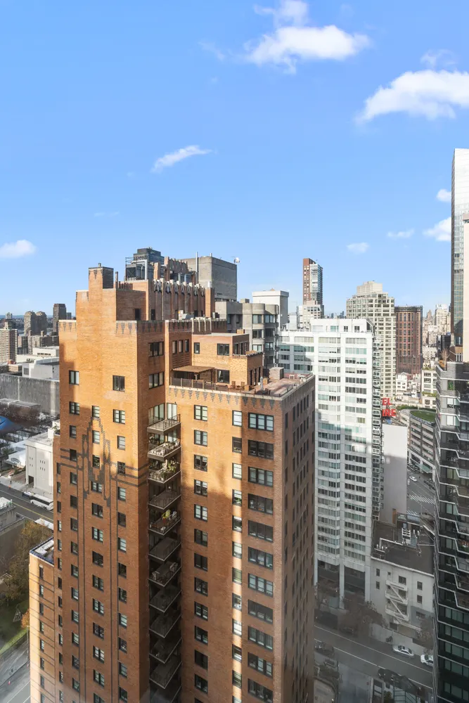 $5,000 | 30 West 61st Street, Unit 29E | Upper West Side