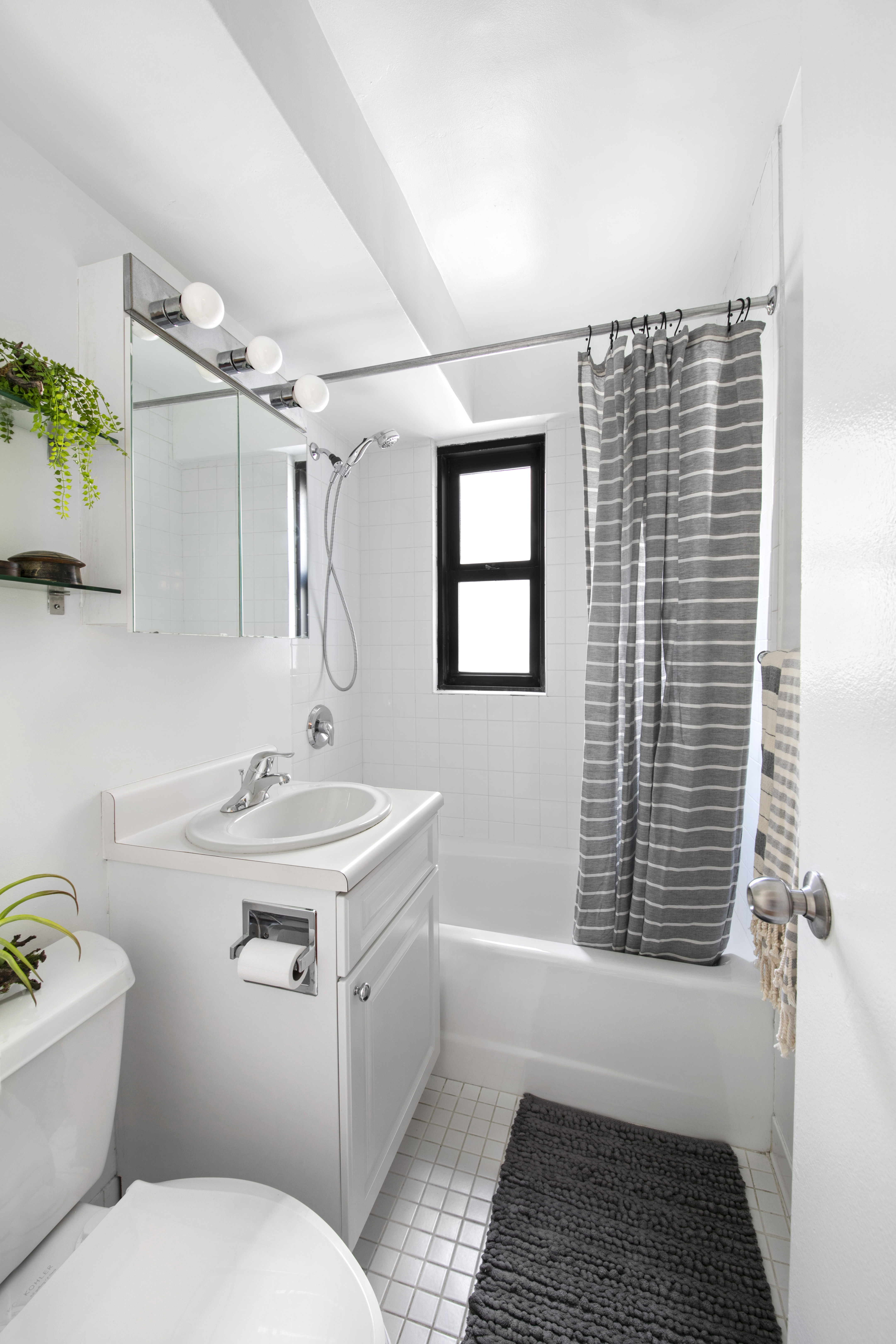 240 East 76th Street, Unit 2N Manhattan, NY 10021 - Photo 5 of 6