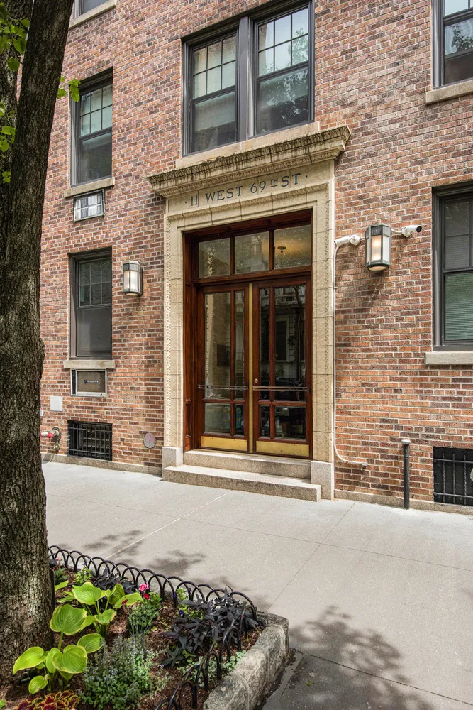 $1,250,000 | 11 West 69th Street, Unit 1B | Upper West Side