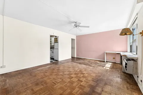 $385,000 | 300 East 71st Street, Unit 15D | Lenox Hill