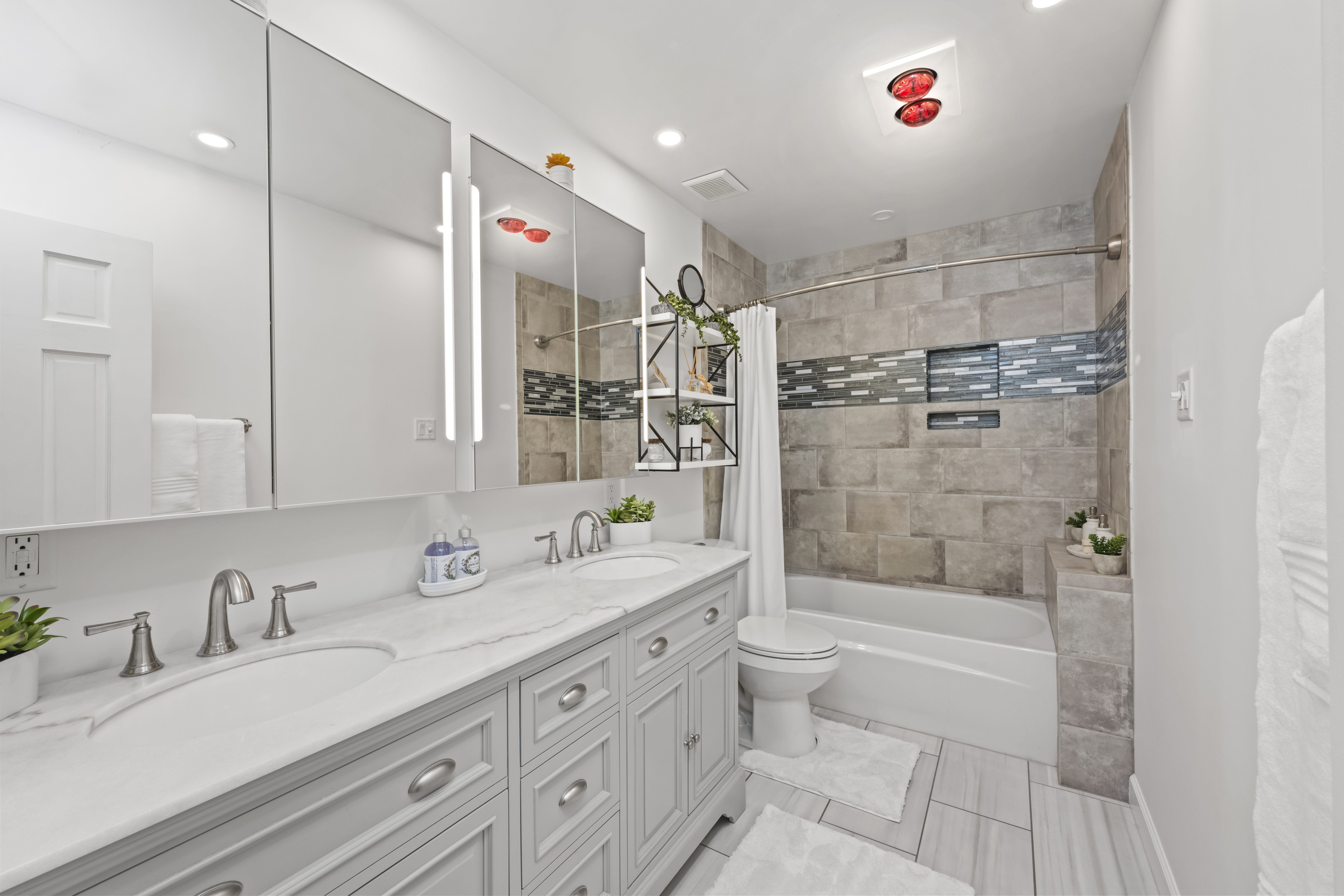 15 Hickory Circle Staten Island, NY 10312 - Photo 22 of 40 a bathroom with a granite countertop sink mirror bathtub and shower