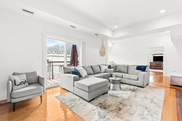 $1,299,000 | 310 Hammond Pond Parkway, Unit 301, Chestnut Hill, MA 02467