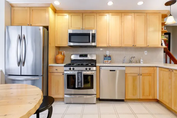 $715,000 | 7 East 35th Street, Unit 10D | Midtown South
