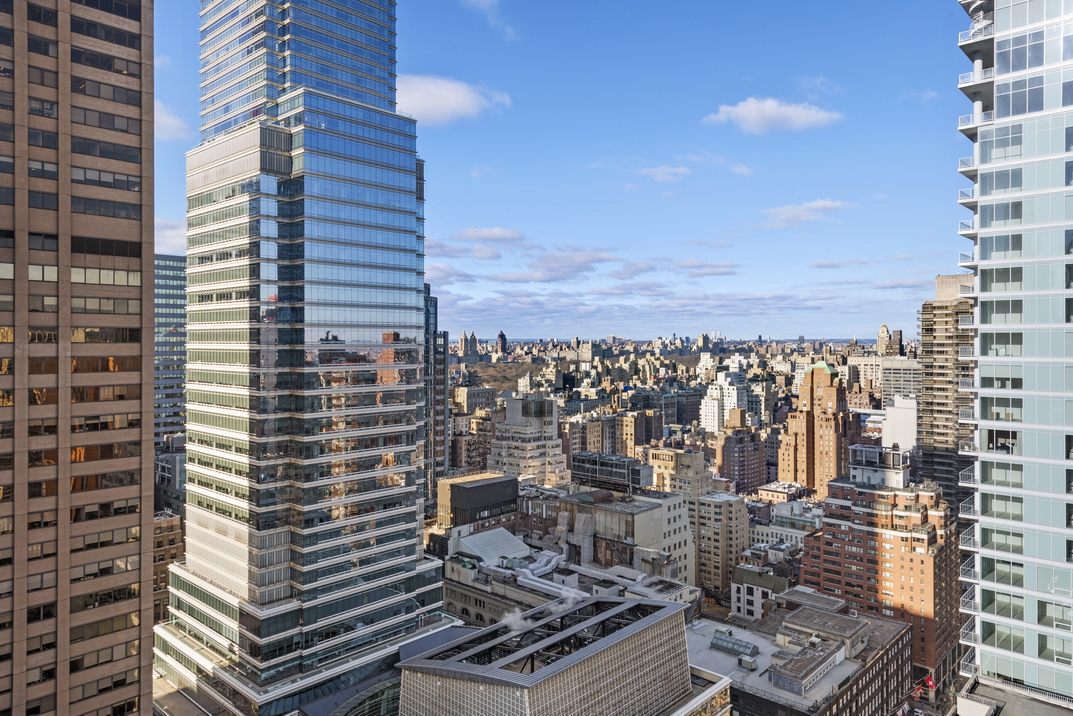 207 East 57th Street, Unit 34A Manhattan, NY 10022 - Photo 5 of 22 a view of a city with tall buildings