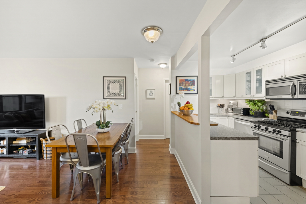 301 East 69th Street, Unit 7C Manhattan, NY 10021 - Photo 4 of 9