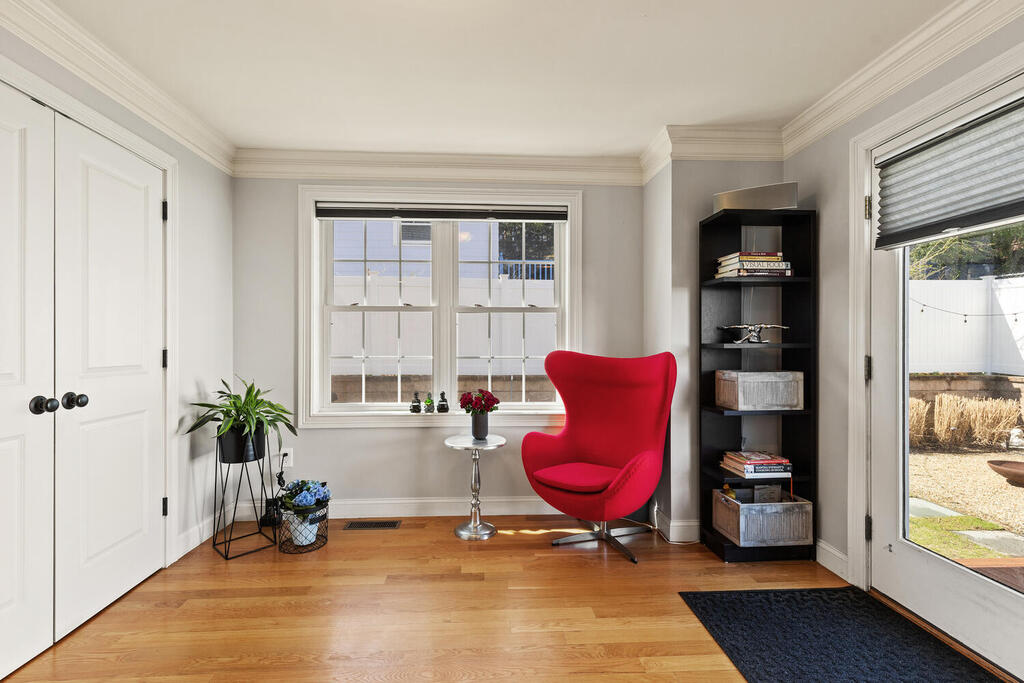 91 Hibbert Street Arlington, MA 02476 - Photo 10 of 31