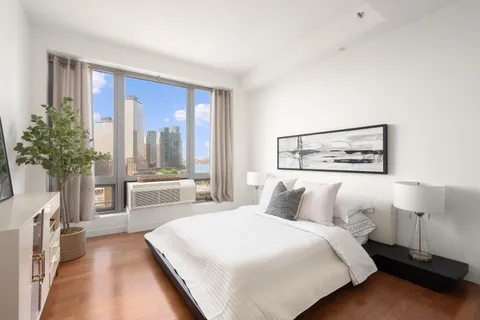 $1,295,000 | 5-49 Borden Avenue, Unit 8G | Long Island City