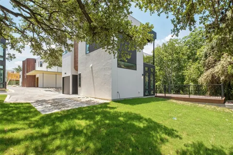 $682,500 | 219 Lessin Lane, Unit 11, Austin, TX 78704