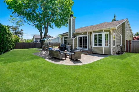 $1,098,000 | 8 Melony Avenue, Plainview, NY 11803