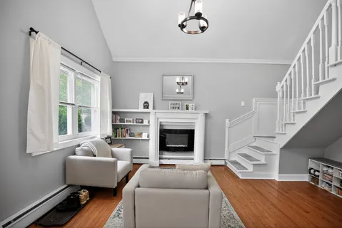 $425,000 | 35 Manor Avenue, Oaklyn, NJ 08107