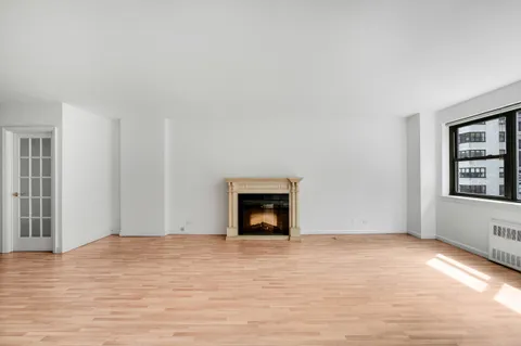 $995,000 | 357 East 57th Street, Unit 5D | Sutton Place