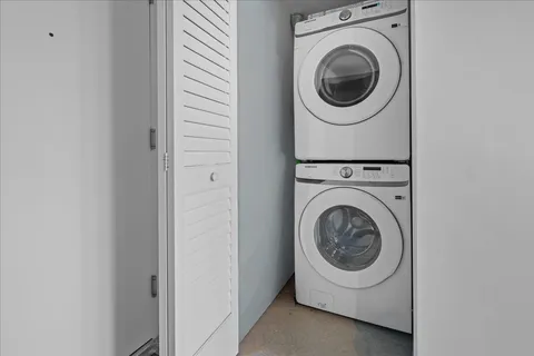 $330,000 | 151 Southeast 1st Street, Unit 3107, Miami, FL 33131