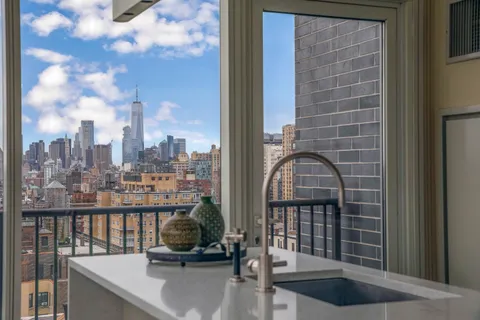 $2,295,000 | 300 East 23rd Street, Unit PHA | Gramercy