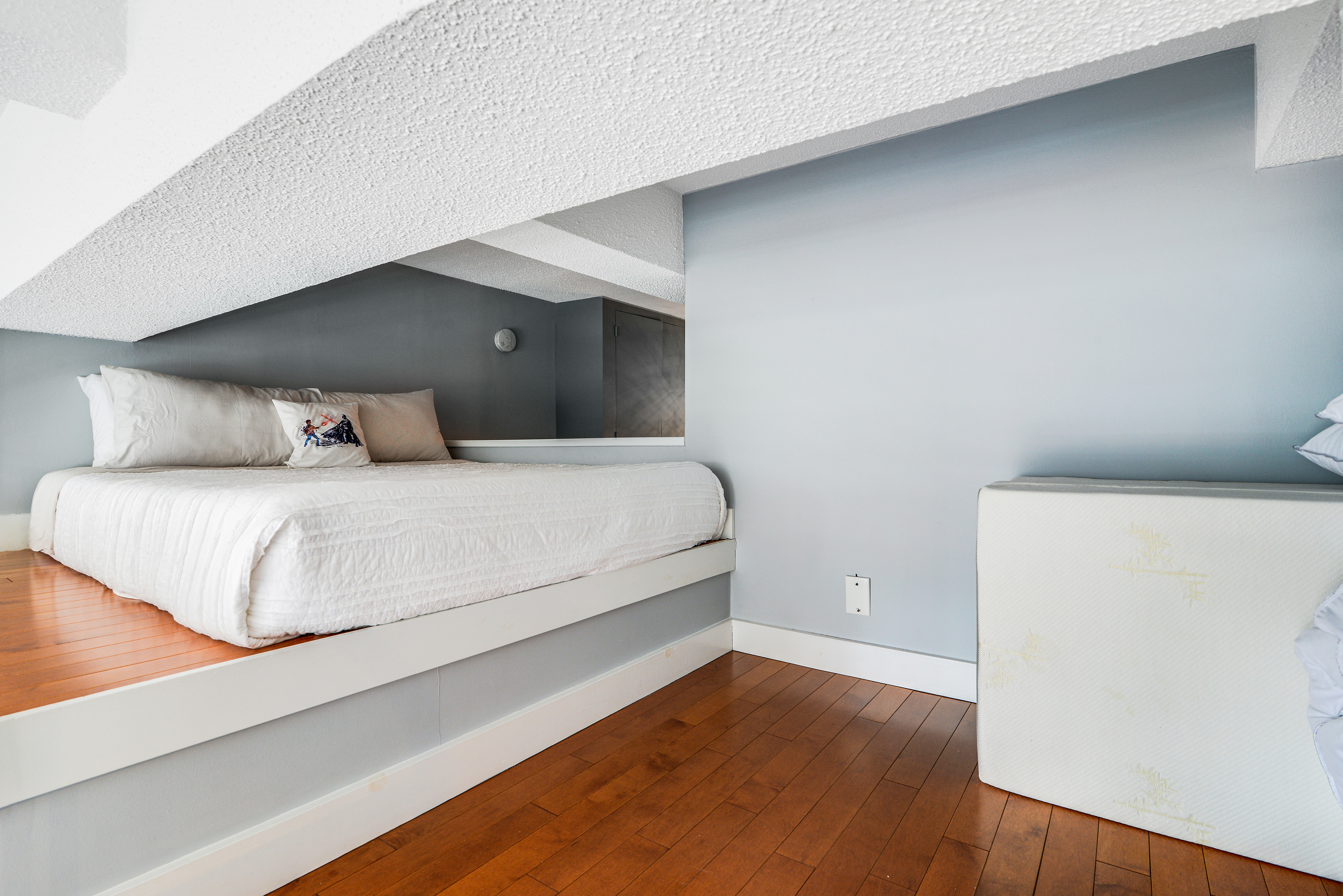 244 Madison Avenue, Unit 15J Manhattan, NY 10016 - Photo 5 of 11 a bedroom with a bed and a night stand