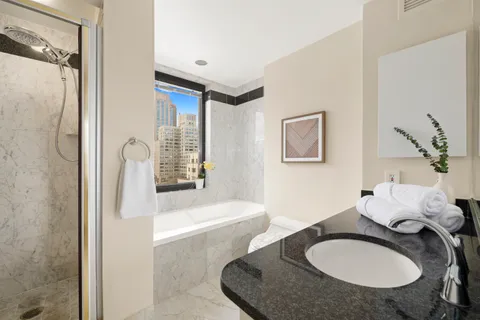 $925,000 | 52 East End Avenue, Unit 12B | Upper East Side