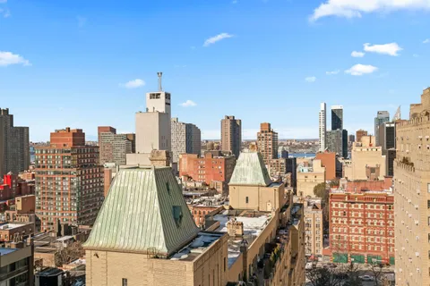 $2,500,000 | 322 West 57th Street, Unit 26B | Hell's Kitchen