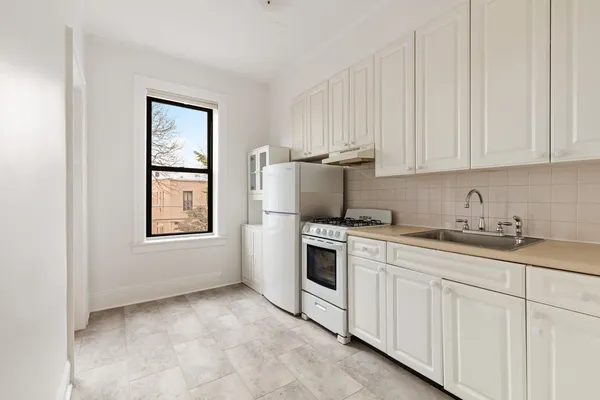 $2,650 | 542 17th Street, Unit 2 | Windsor Terrace