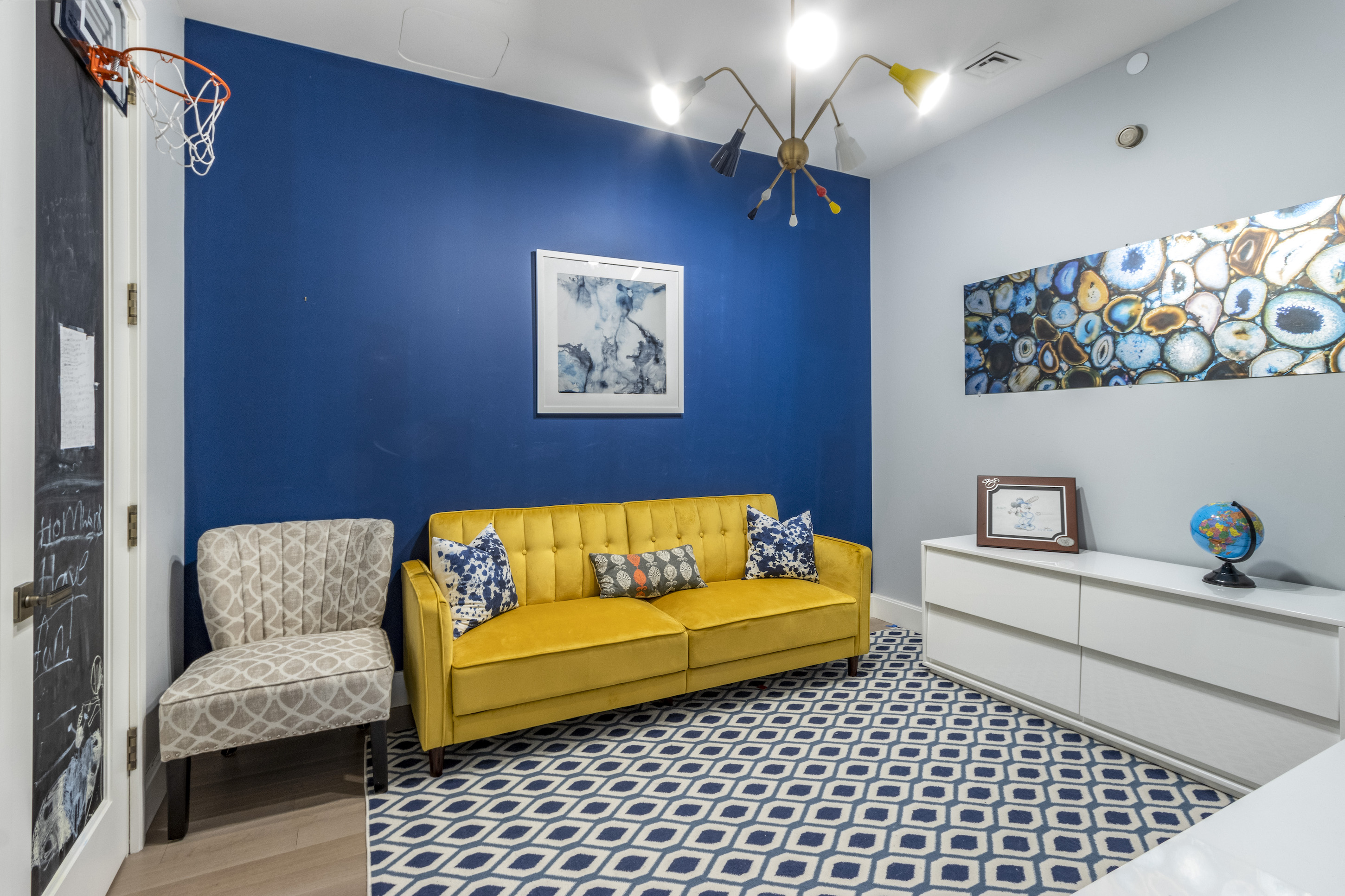 100 Barclay Street, Unit 15P Manhattan, NY 10007 - Photo 7 of 34 a living room with furniture and a rug
