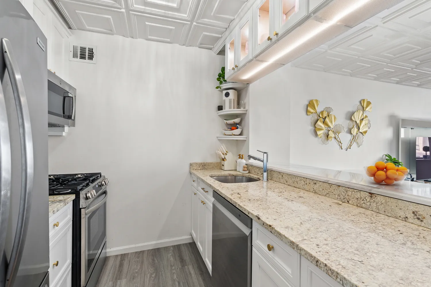 $5,000 | 30 West 61st Street, Unit 29E | Upper West Side