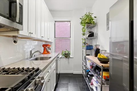 $525,000 | 680 West 204th Street, Unit 5F | Inwood