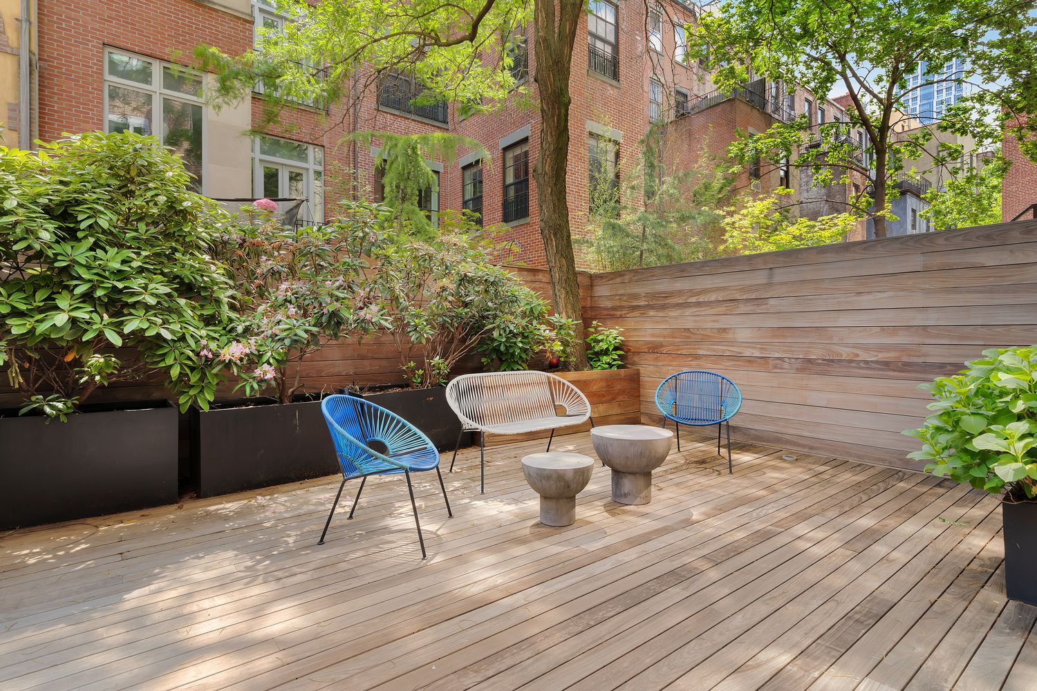 42 West 71st Street Manhattan, NY 10023 - Photo 14 of 35 a view of a patio with table and chairs and potted plants
