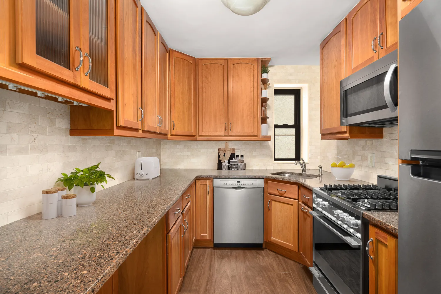 $750,000 | 250 West 16th Street, 1F | Chelsea