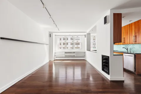 $1,200,000 | 63 East 9th Street, Unit 8L | Greenwich Village