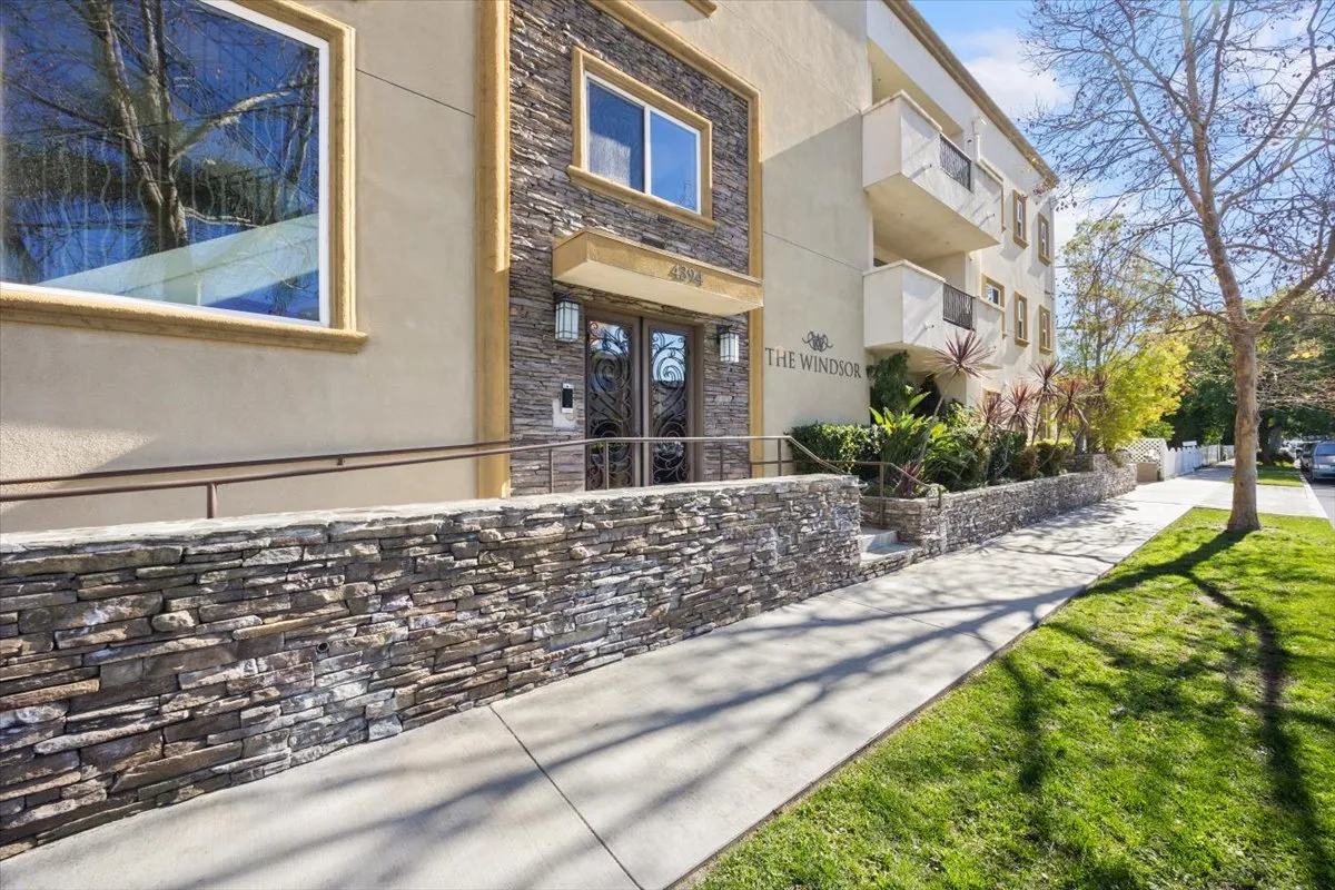 $999,999 | 4394 Farmdale Avenue, Unit 202, Studio City, CA 91604