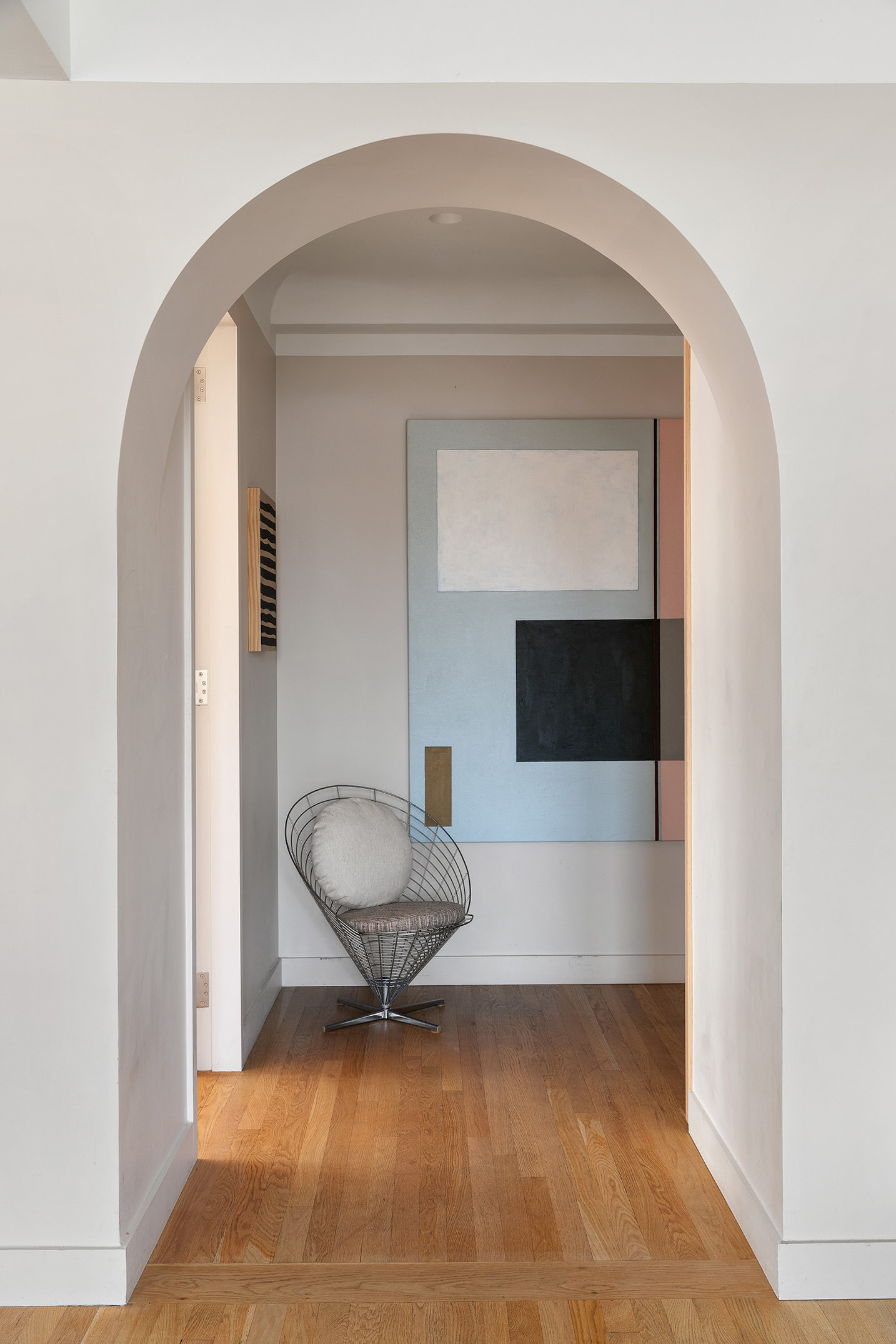 425 East 86th Street, Unit 11E Manhattan, NY 10028 - Photo 15 of 19 a living room with furniture and a flat screen tv