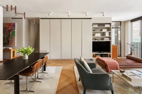 $2,295,000 | 16 West 40th Street, Unit 16B | Bryant Park