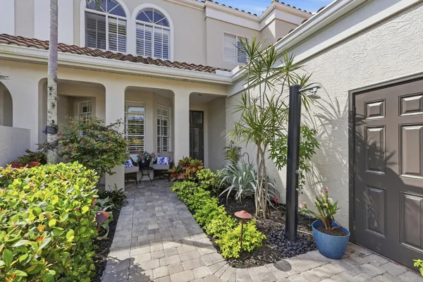 $1,695,000 | 4870 West Boulevard, Naples, FL 34103