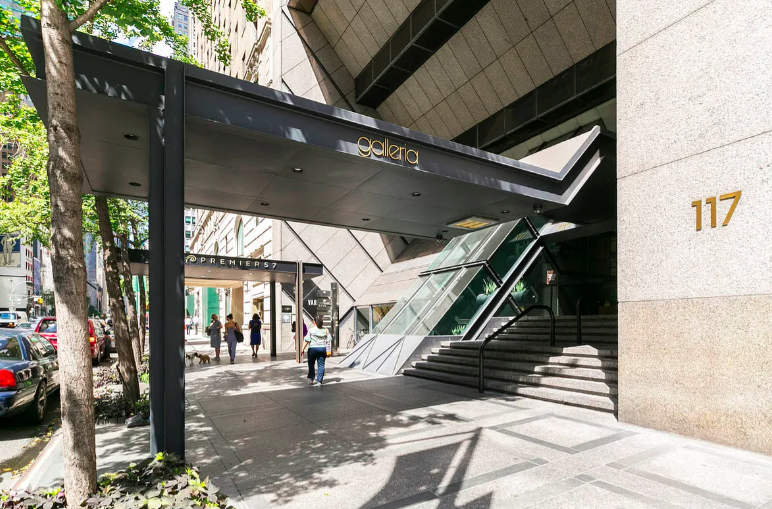117 East 57th Street, Unit 35D Manhattan, NY 10022 - Photo 27 of 30 a view of an entryway