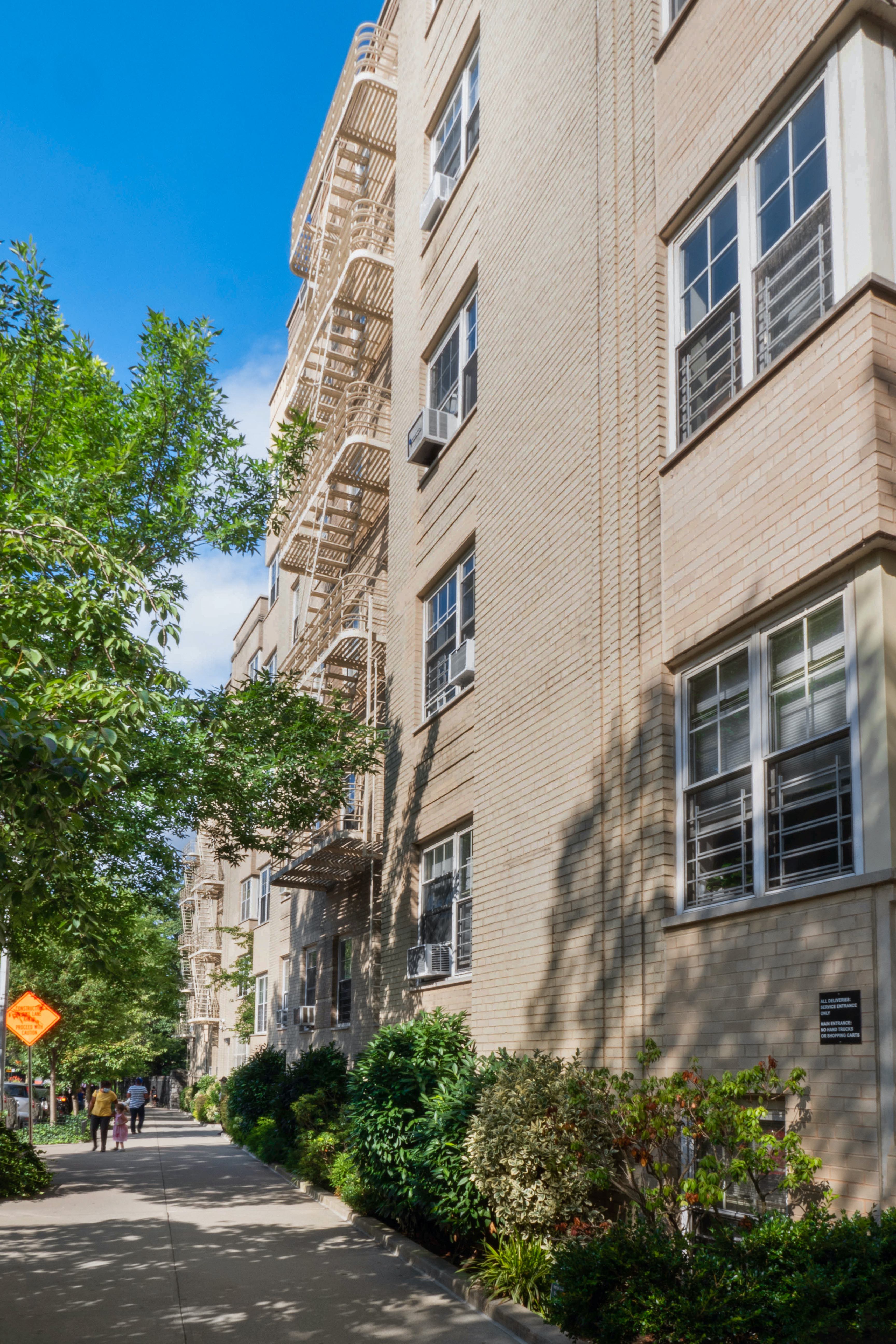 720 Fort Washington Avenue, Unit 6M Manhattan, NY 10040 - Photo 14 of 18 front view of a building