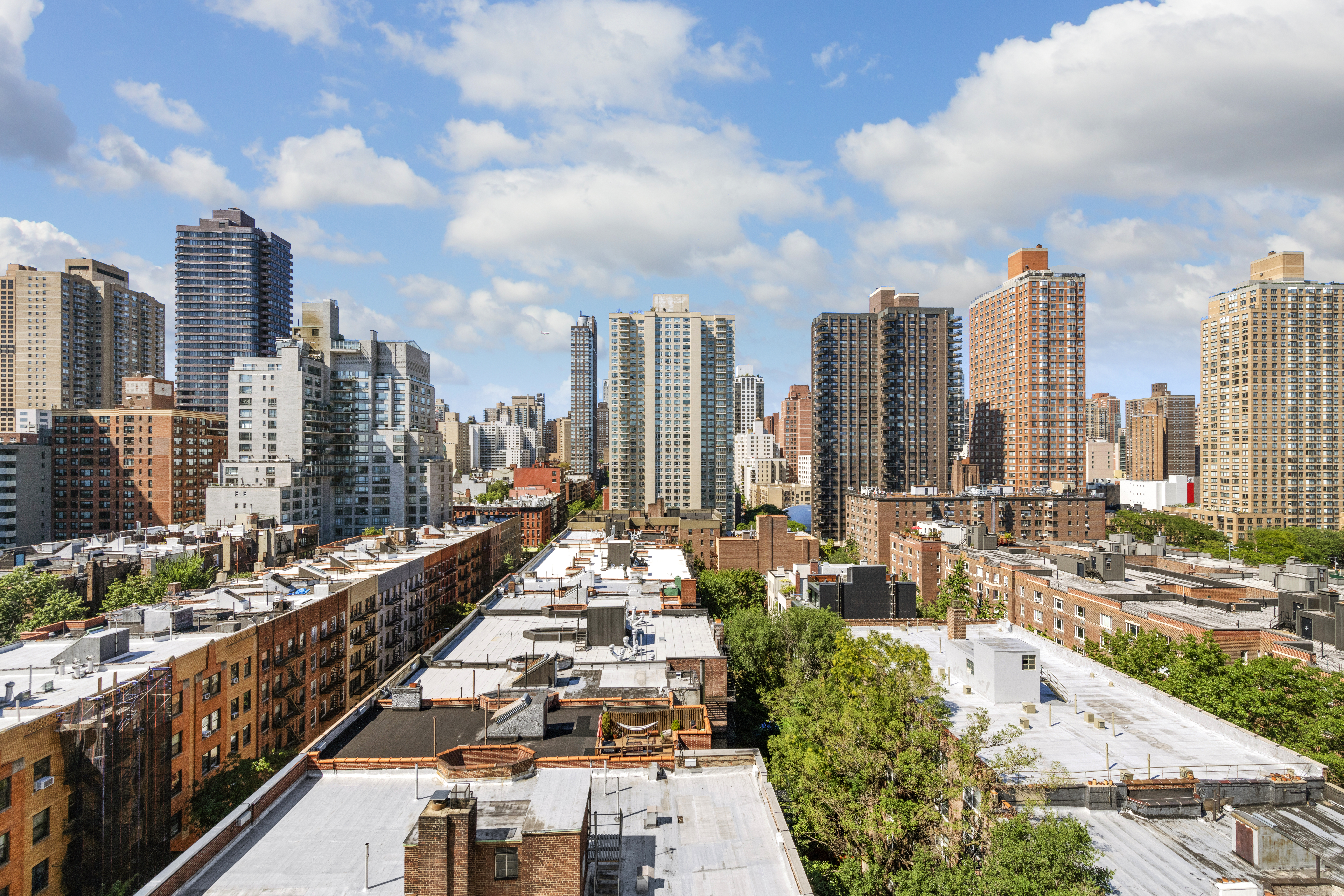180 East End Avenue, Unit 15E Manhattan, NY 10128 - Photo 22 of 31 a view of balcony with furniture