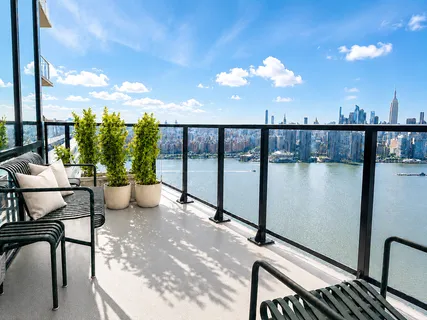 $2,295,000 | 21 India Street, Unit 38B | Greenpoint