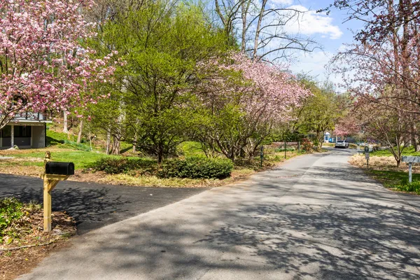 $1,550,000 | Hamilton Spring Court, Bethesda, MD 20817