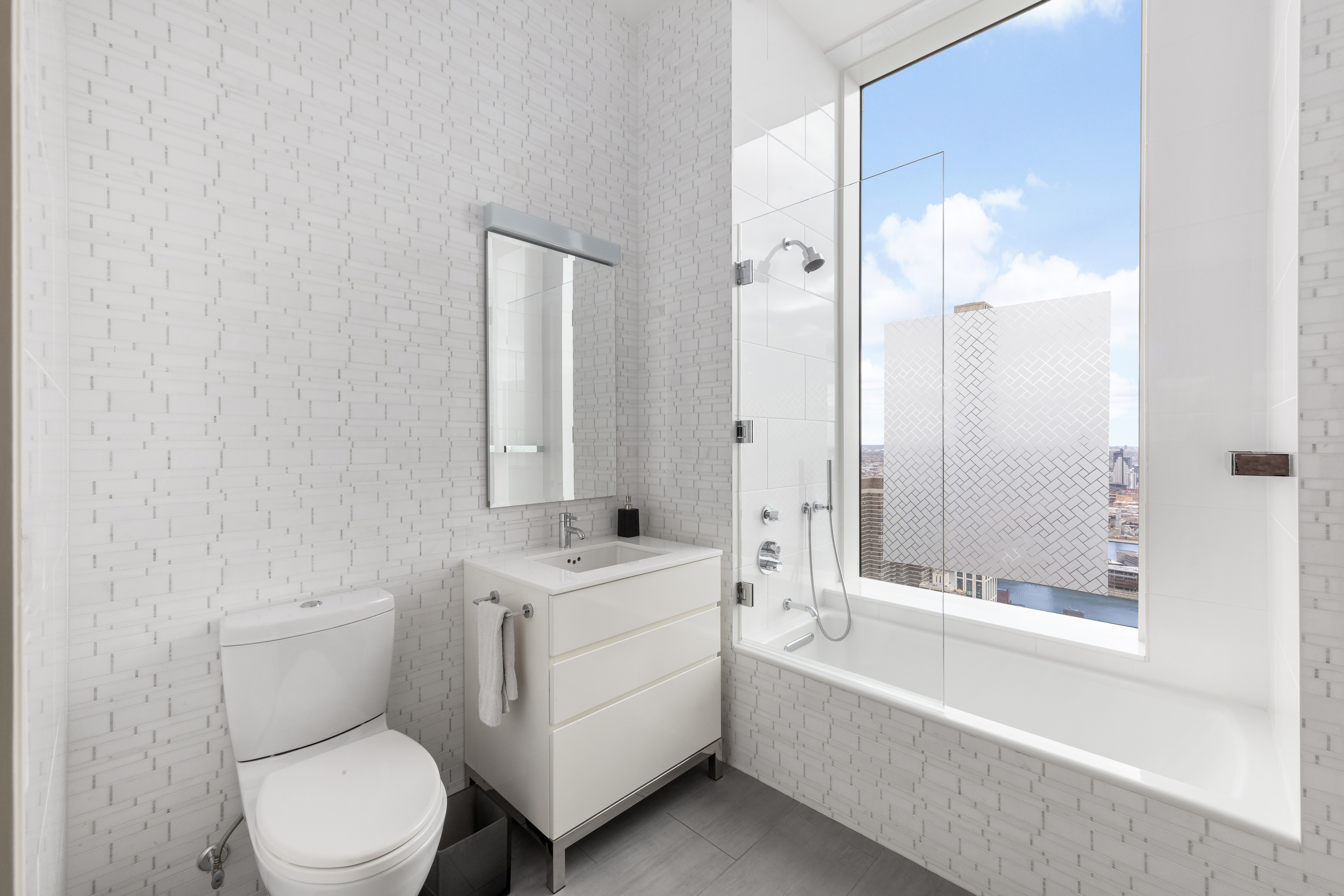 252 East 57th Street, Unit 60A Manhattan, NY 10022 - Photo 21 of 28 a bathroom with a toilet a sink and a bathtub