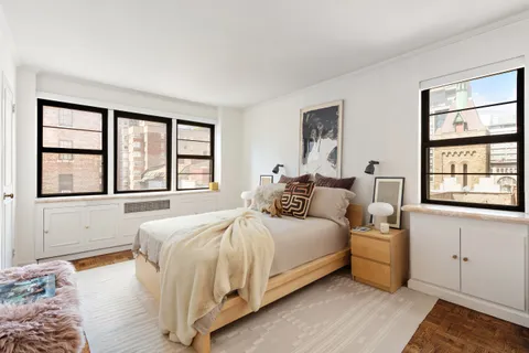 $1,150,000 | 39 Gramercy Park North, Unit 9A | Gramercy