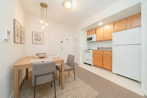 $1,850 | 105-38 63rd Drive, Unit 2L | Forest Hills