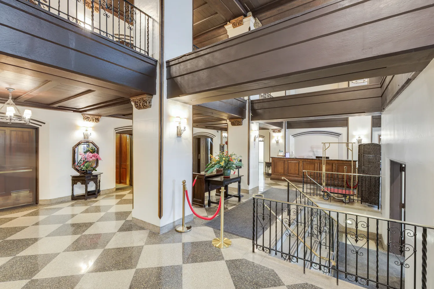 $389,000 | 320 East 42nd Street, Unit 2510 | Murray Hill