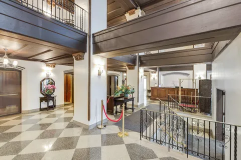 $400,000 | 320 East 42nd Street, Unit 2510 | Murray Hill