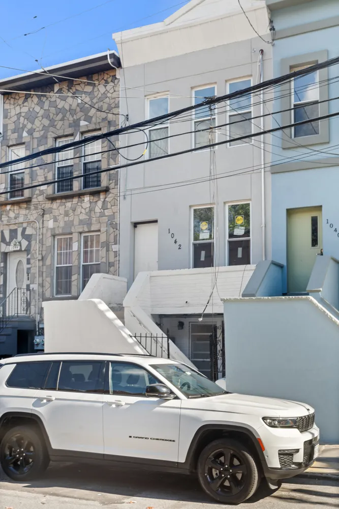 $899,000 | 1042 Hall Place | Foxhurst