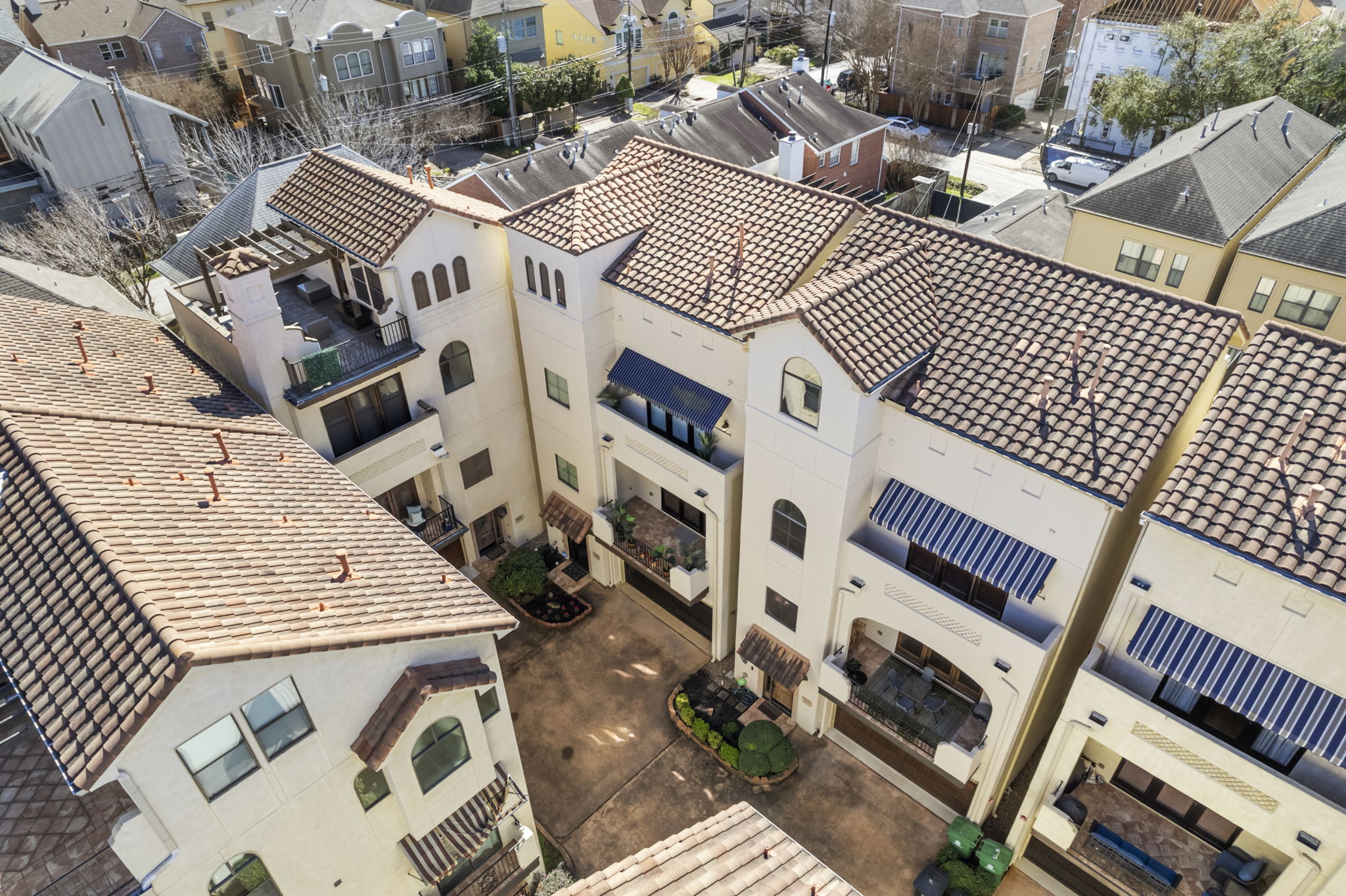 5407 Feagan Street Houston, TX 77007 - Photo 41 of 43 an outdoor space with seating