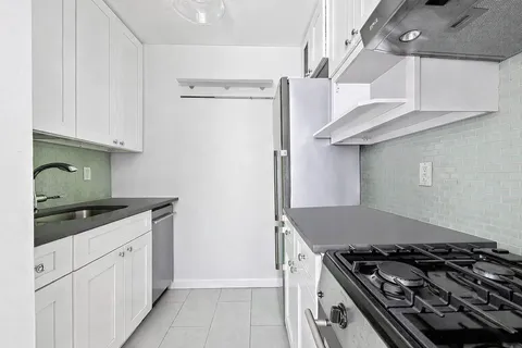 $5,450 | 311 Greenwich Street, Unit 3J | TriBeCa