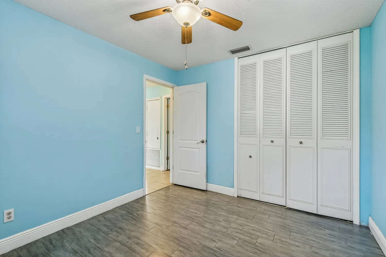 $330,000 | 2444 1st Place Southwest, Vero Beach, FL 32962