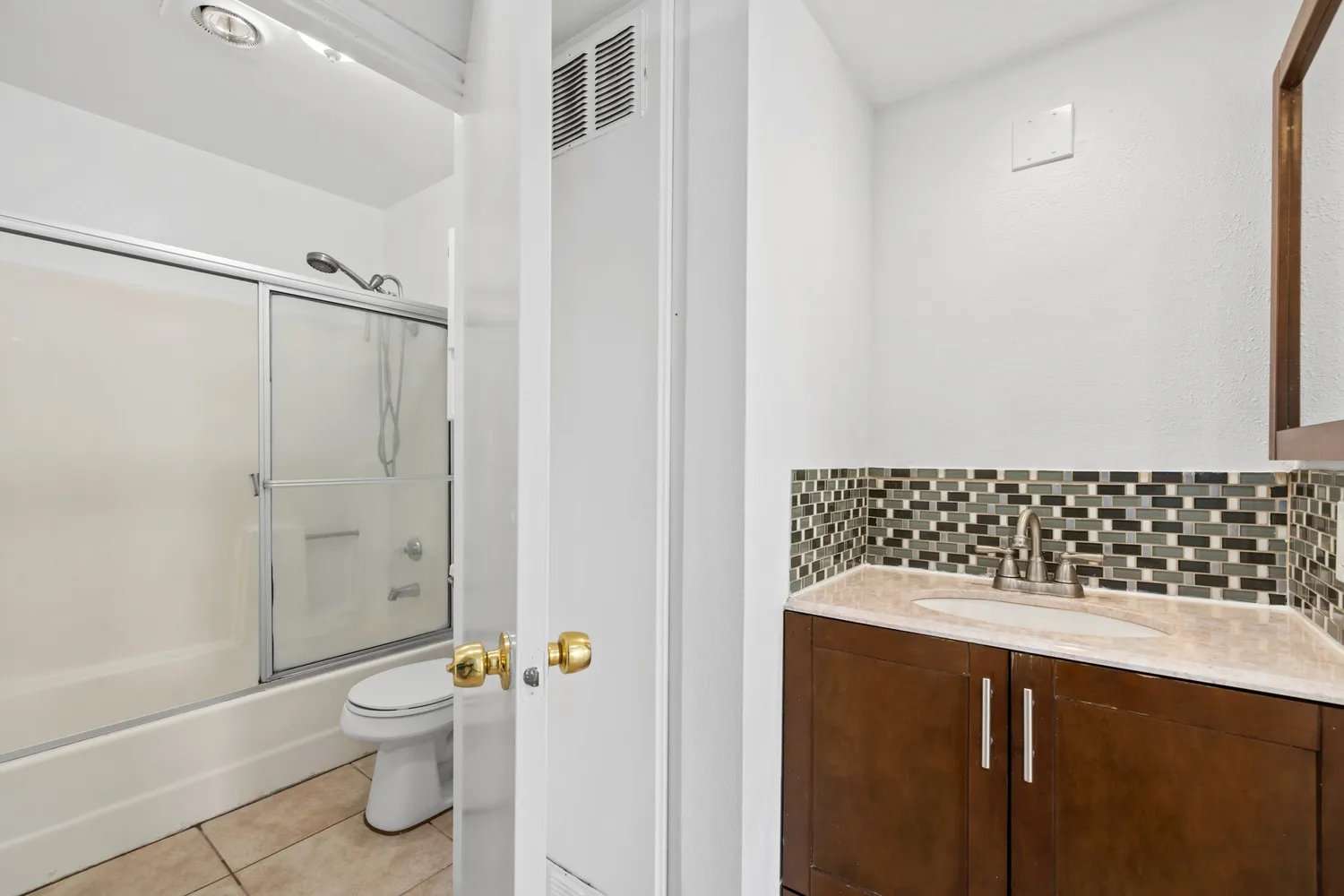 $390,000 | 5143 Bakman Avenue, Unit 406, North Hollywood, CA 91601