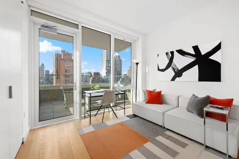 $2,995,000 | 301 East 61st Street, Unit 16A | Lenox Hill